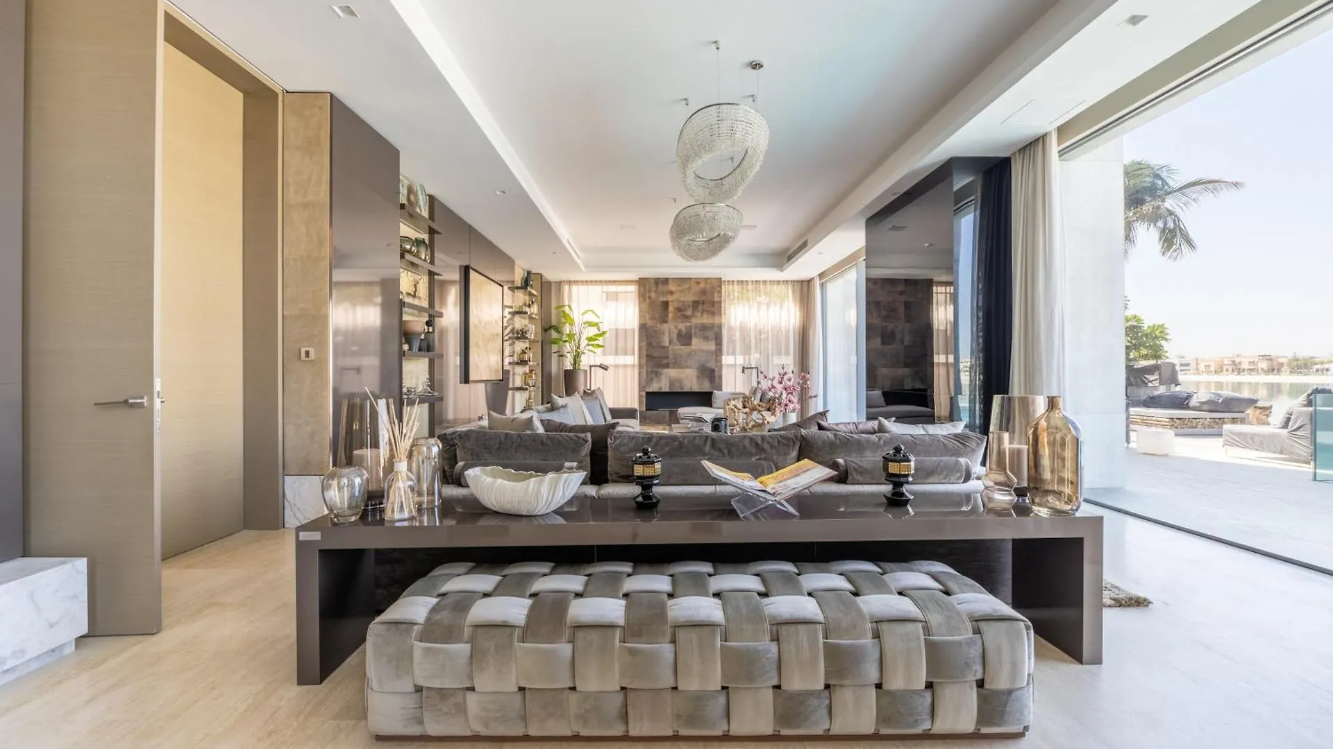 Ultra-Luxury 6Br Palm Villa - Private Pool & Beach Dubai 0*,  United Arab Emirates